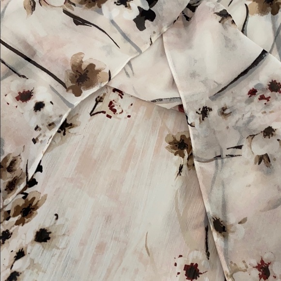 WHBM Cold Shoulder Top - Picture 10 of 10